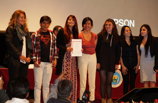 Estudiantes y docentes recibieron Premio Universidad Central 2017