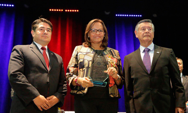 Ciencias Administrativas recibe reconocimiento de la Asamblea Nacional