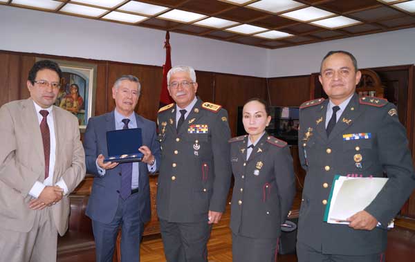 UCE apoyará la formación de especialistas médicos del ejército ecuatoriano